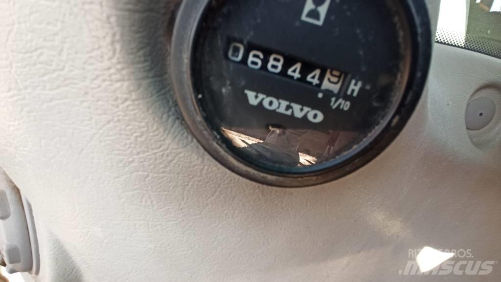 Volvo EC 240 C L Paletli ekskavatörler