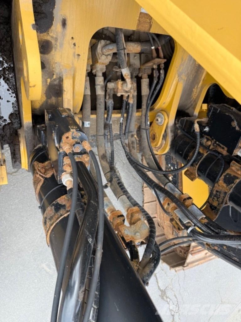 CAT 374 F L Paletli ekskavatörler