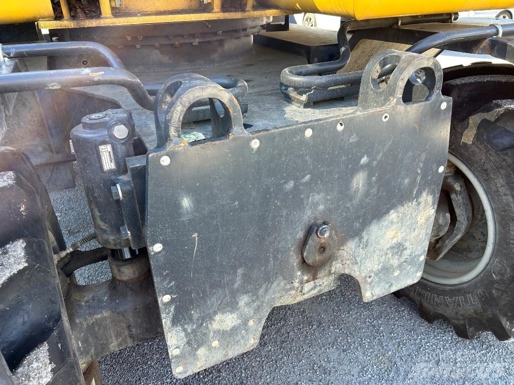 Komatsu PW148 -10 Lastik tekerli ekskavatörler