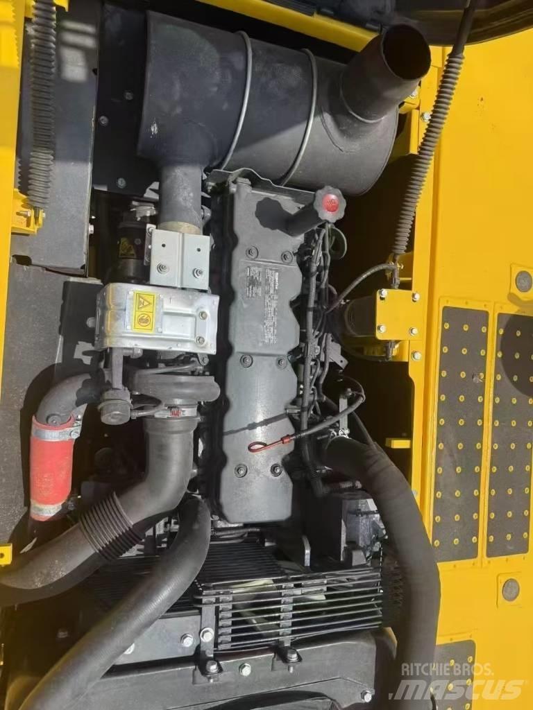 Komatsu 220LC-8 Paletli ekskavatörler