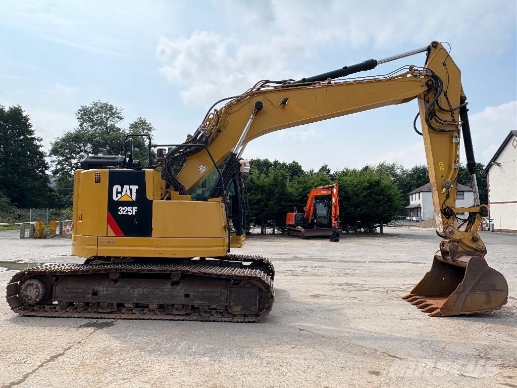 CAT 325 FL CR Paletli ekskavatörler