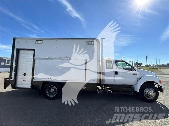 Ford F750 SD Diger