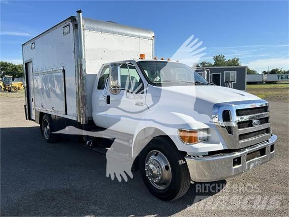 Ford F750 SD Diger