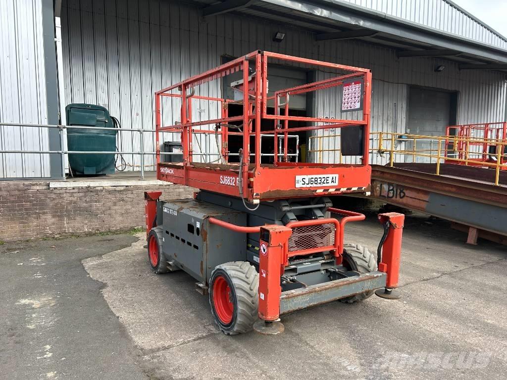 SkyJack SJ 6832 E Makasli platformlar