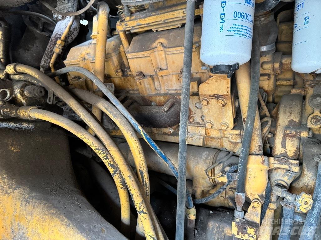 CAT 771 D Yol disi kaya kamyonu