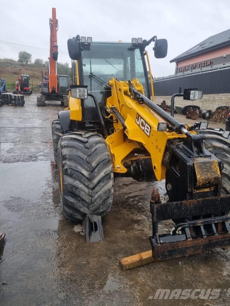 JCB TM 320S Tarimsal teleskopik yükleyiciler