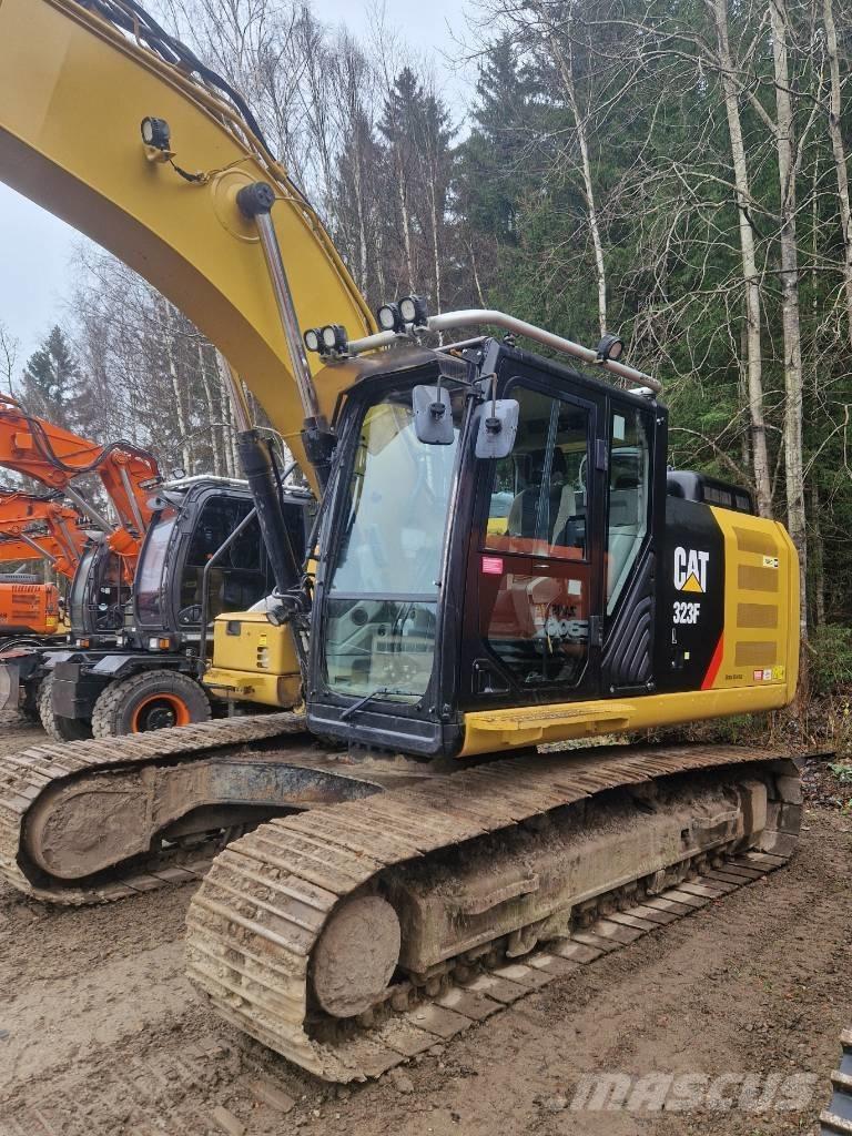 CAT 323 F L Paletli ekskavatörler