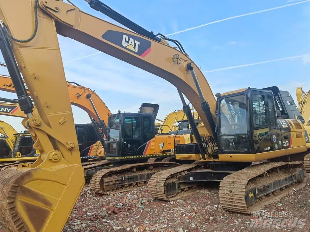 CAT 325 D2 Paletli ekskavatörler