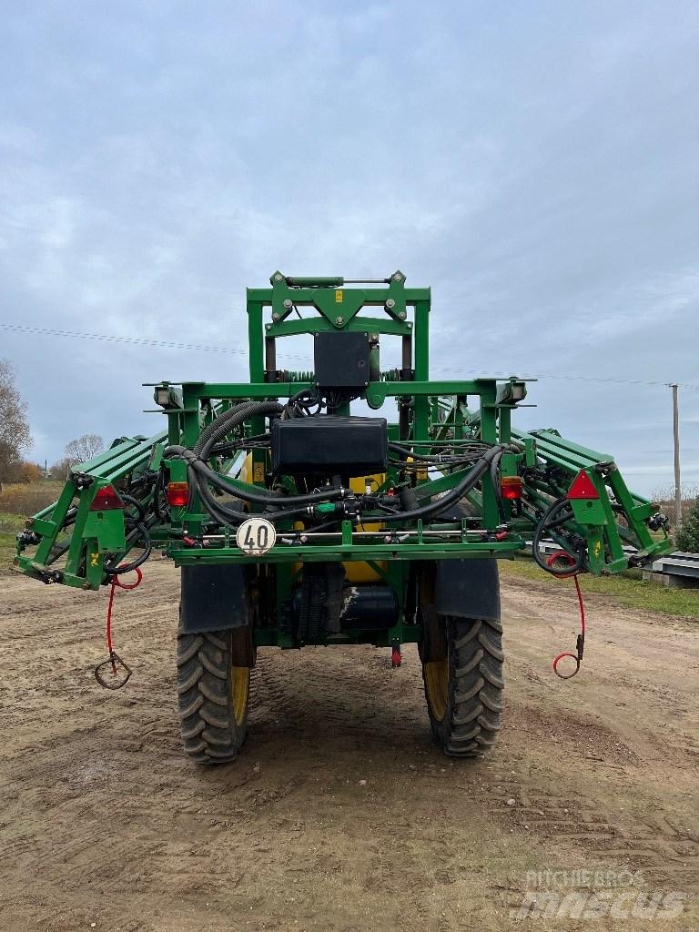 John Deere 740 Çekilir pülverizatörler