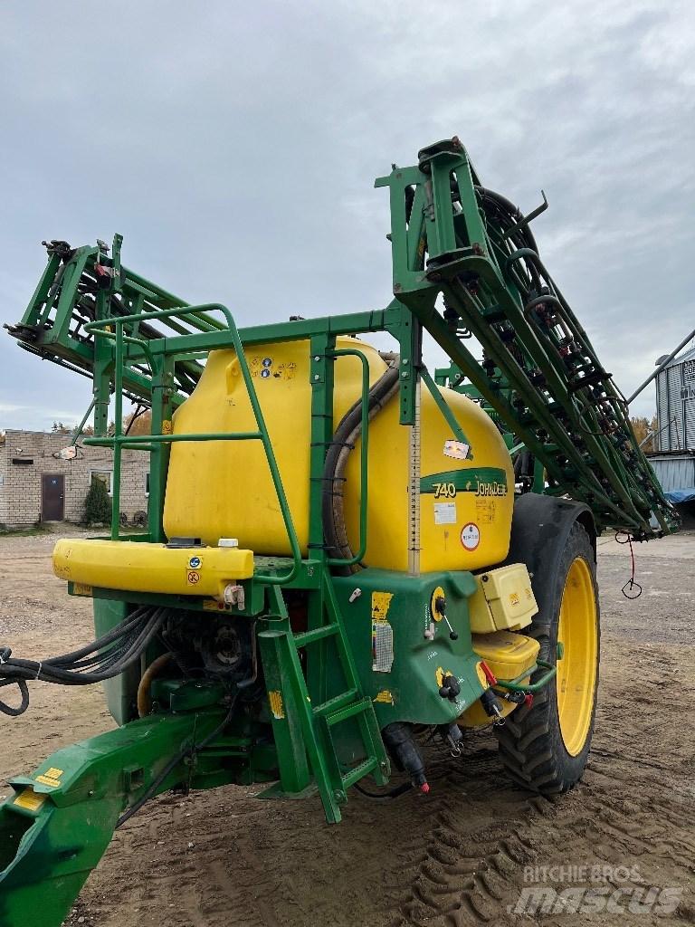John Deere 740 Çekilir pülverizatörler