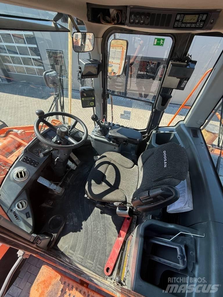 Doosan DL 300-3 Tekerlekli yükleyiciler
