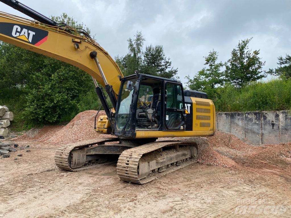 CAT 326 F L Paletli ekskavatörler