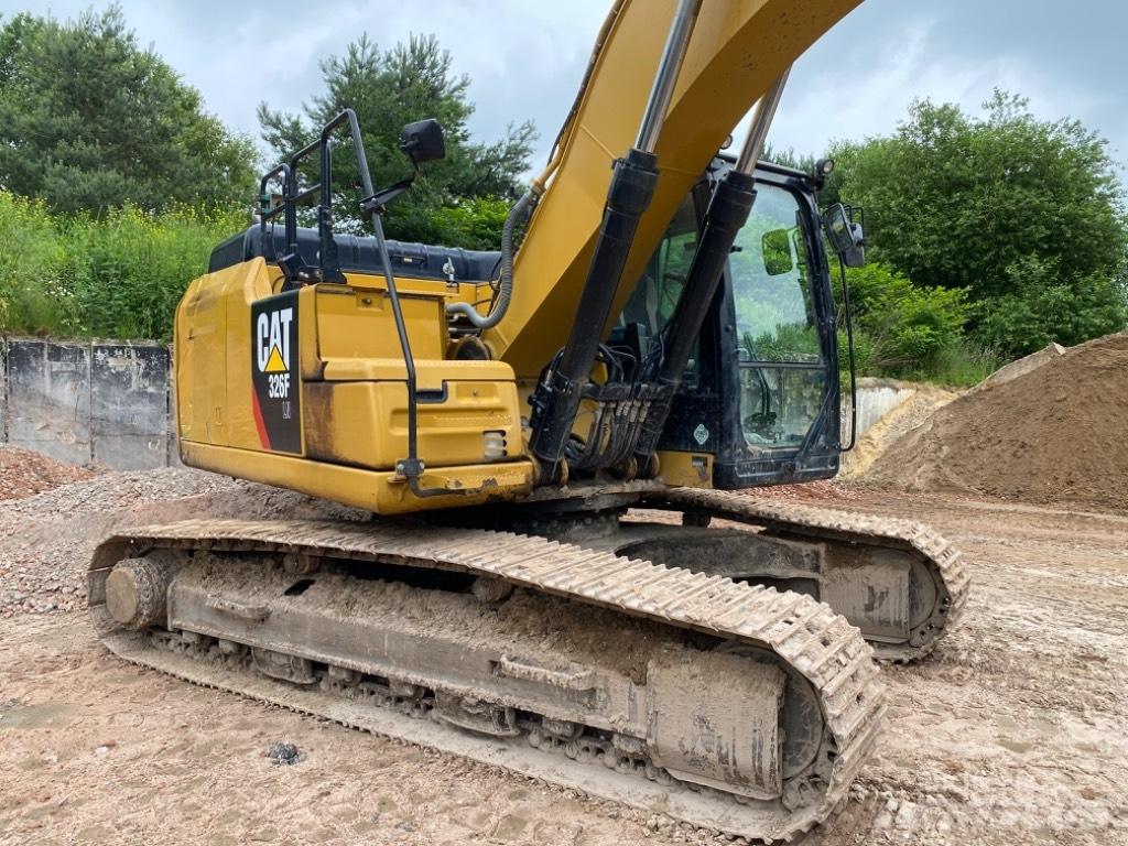 CAT 326 F L Paletli ekskavatörler
