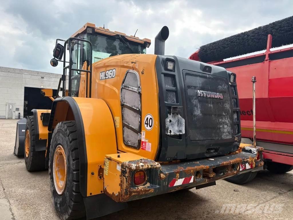 Hyundai HL960 Tekerlekli yükleyiciler