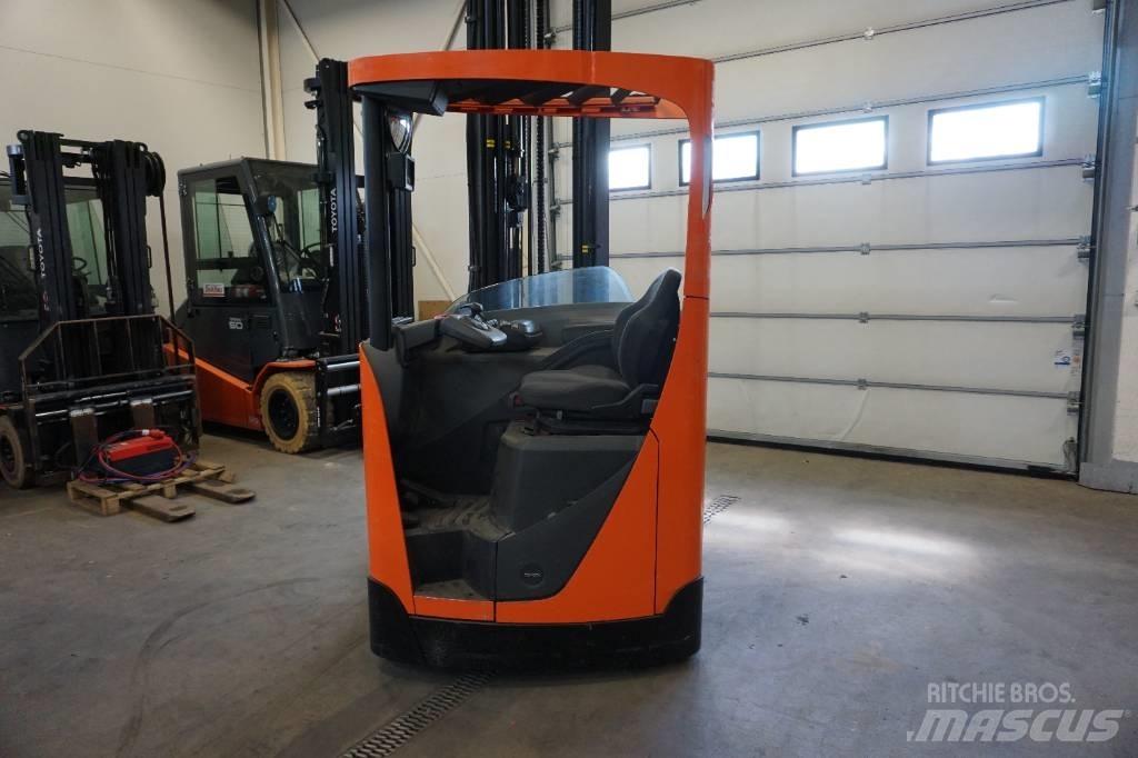 Toyota RRE160 Reach truck - depo içi istif araçları
