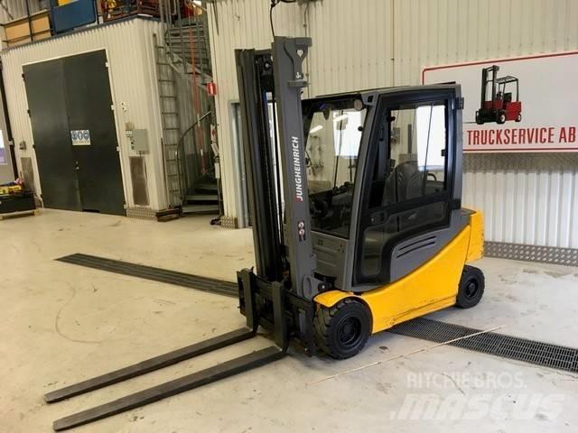 Jungheinrich EFG 320 Elektrikli forkliftler