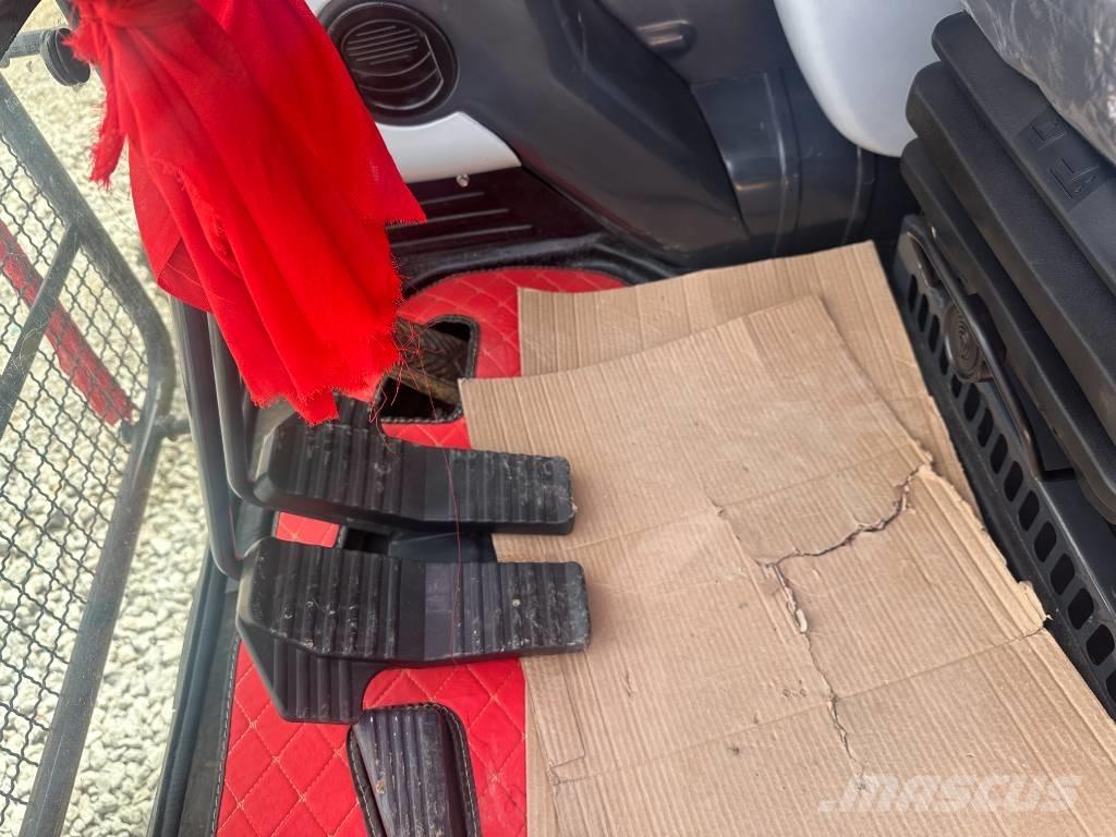 Komatsu PC 240 Paletli ekskavatörler