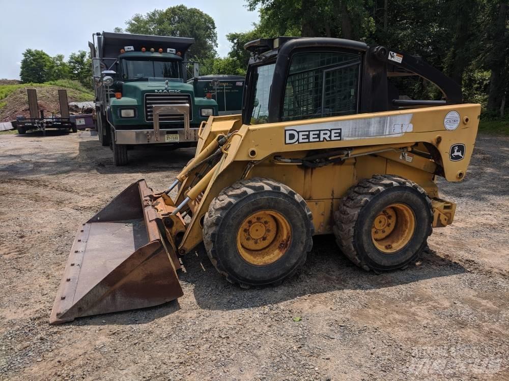 John Deere 328 Skid steer loderler