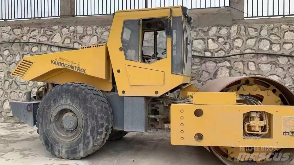 Bomag bw225d-3 Tek tamburlu silindirler