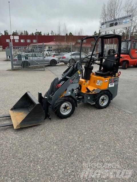 GiANT G 1200 Mini yükleyiciler