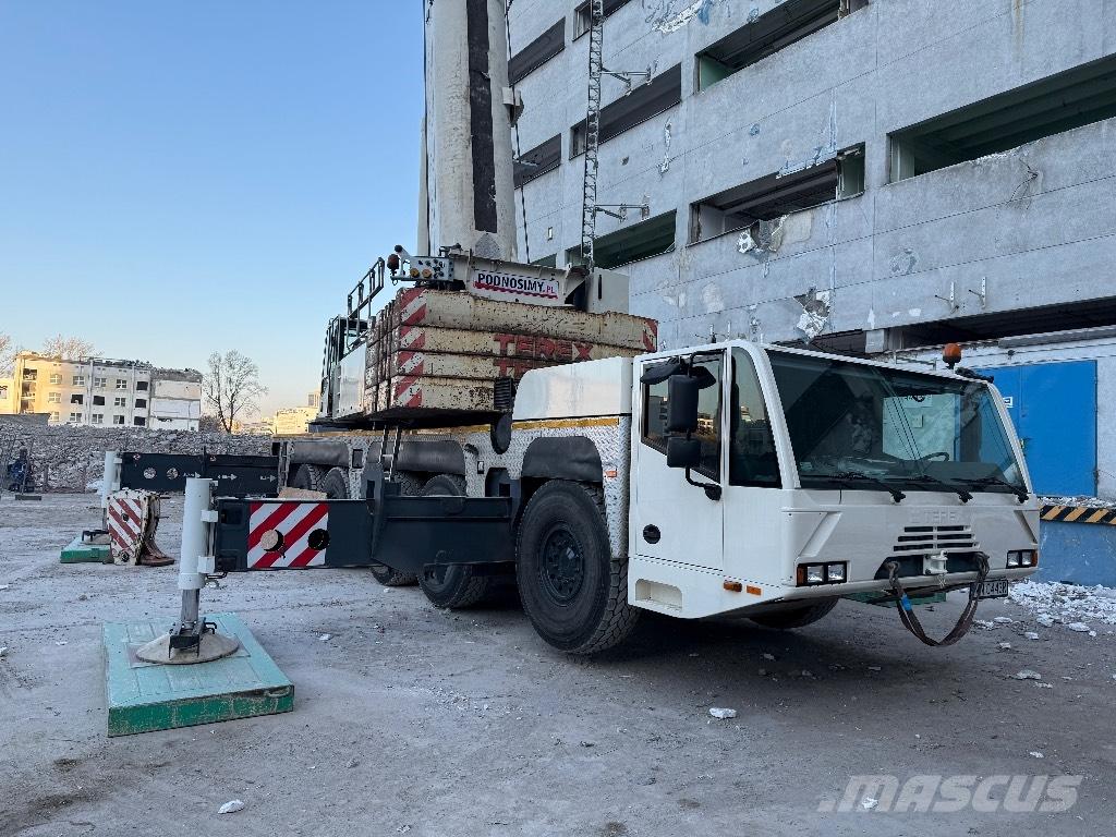 Demag AC 200-1 Yol-Arazi Tipi Vinçler (AT)