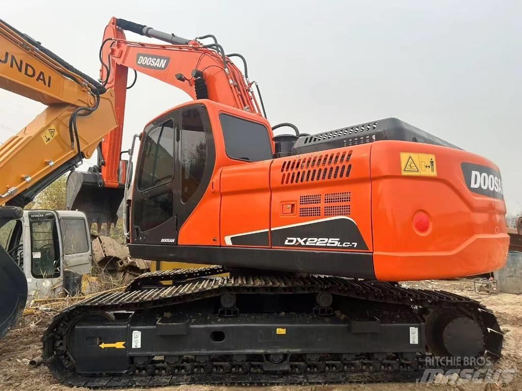 Doosan DX225LC-9C Paletli ekskavatörler