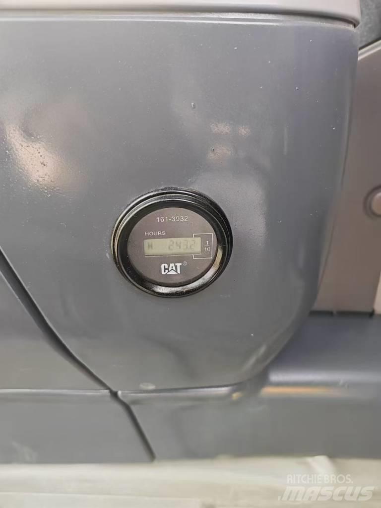 CAT 340D2L Paletli ekskavatörler