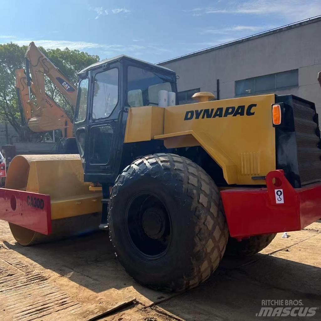 Dynapac CA 30 D Tek tamburlu silindirler