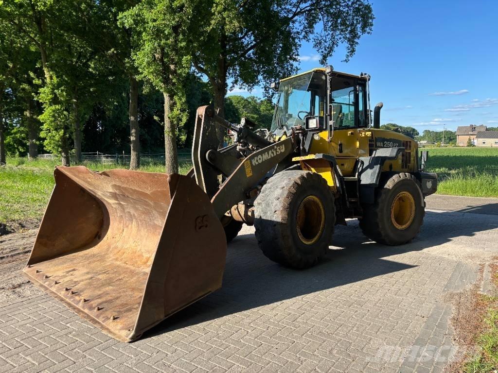 Komatsu WA250-6 Tekerlekli yükleyiciler