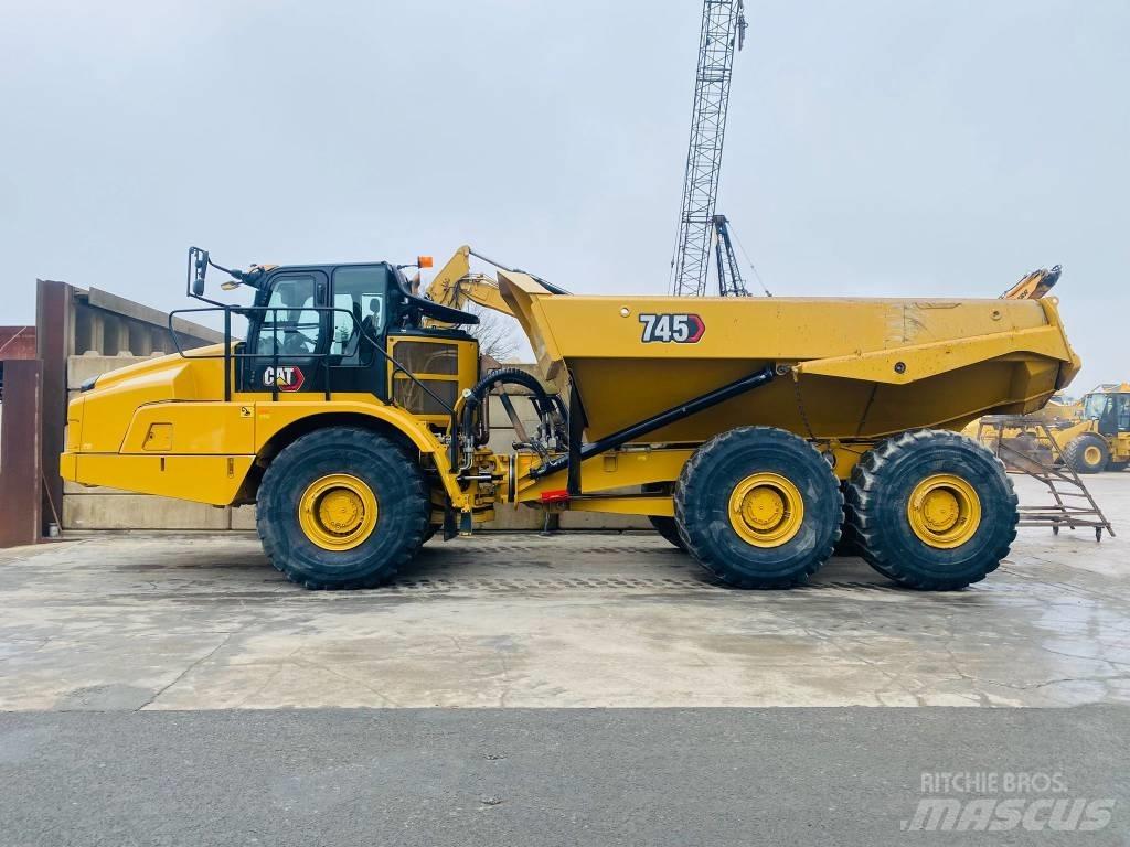 CAT 745 Belden kirma kaya kamyonu