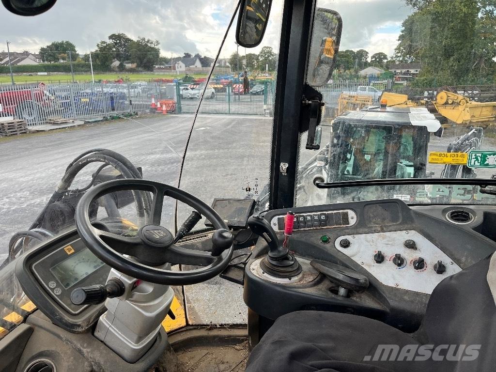 JCB 434s Tarimsal teleskopik yükleyiciler