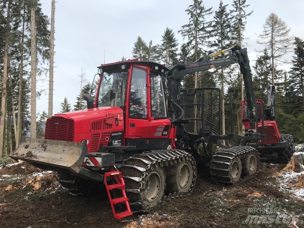 Komatsu 835 Tomruk yükleyici traktörler