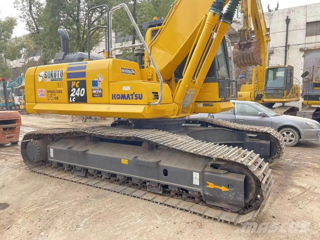 Komatsu PC240-8 Paletli ekskavatörler