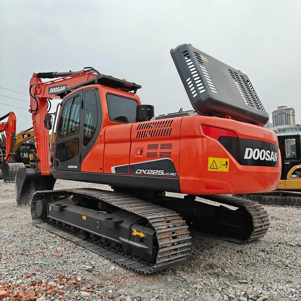 Doosan DX 225 LCA Paletli ekskavatörler