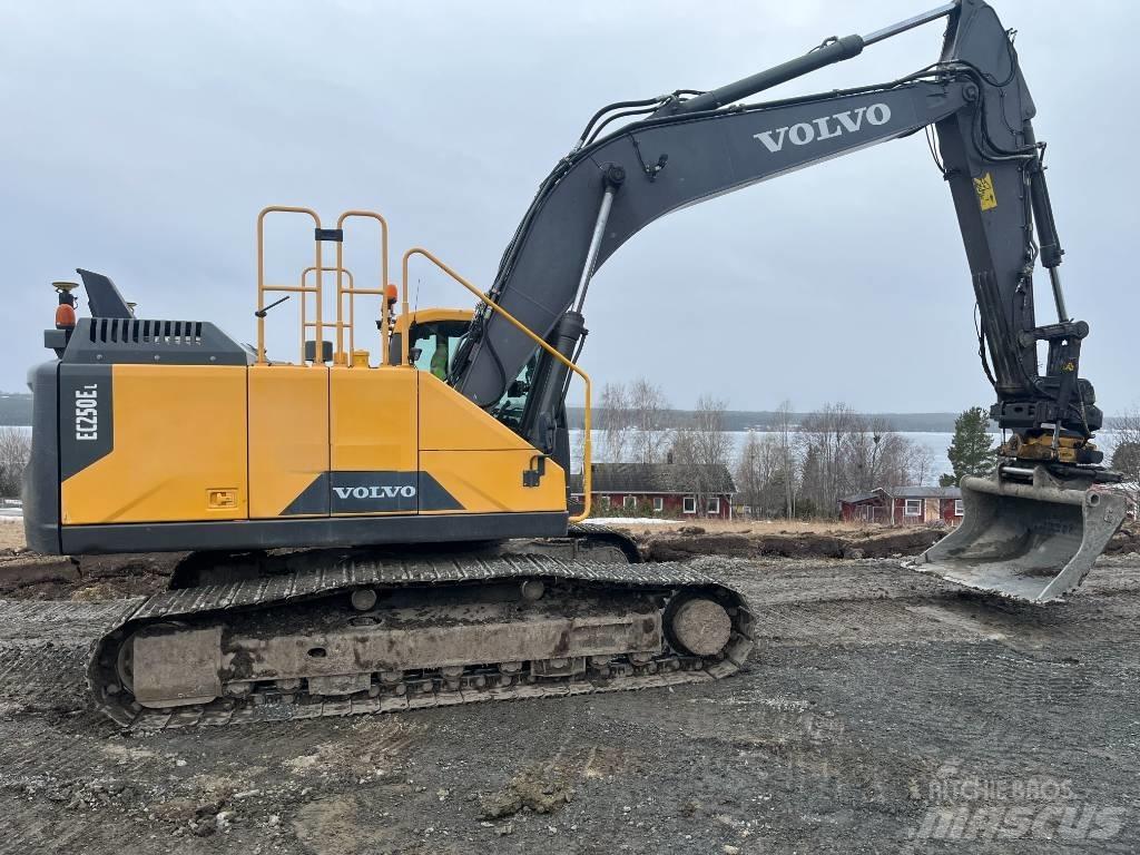 Volvo EC 250 EL Paletli ekskavatörler