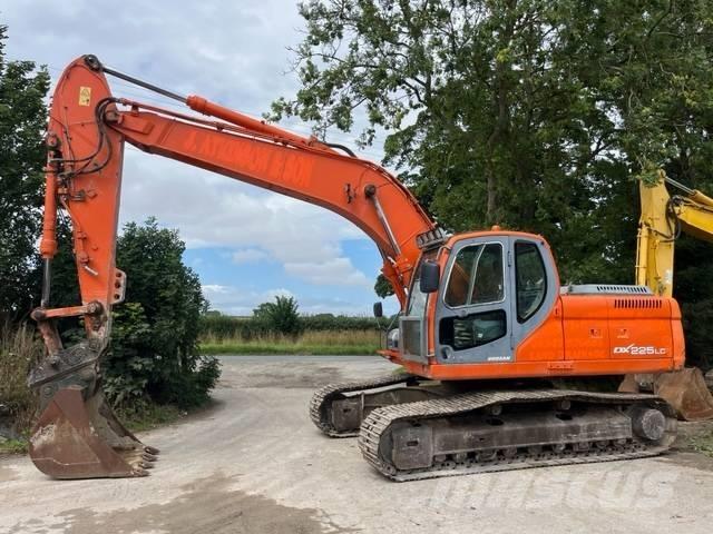 Doosan DX 225 LC Paletli ekskavatörler