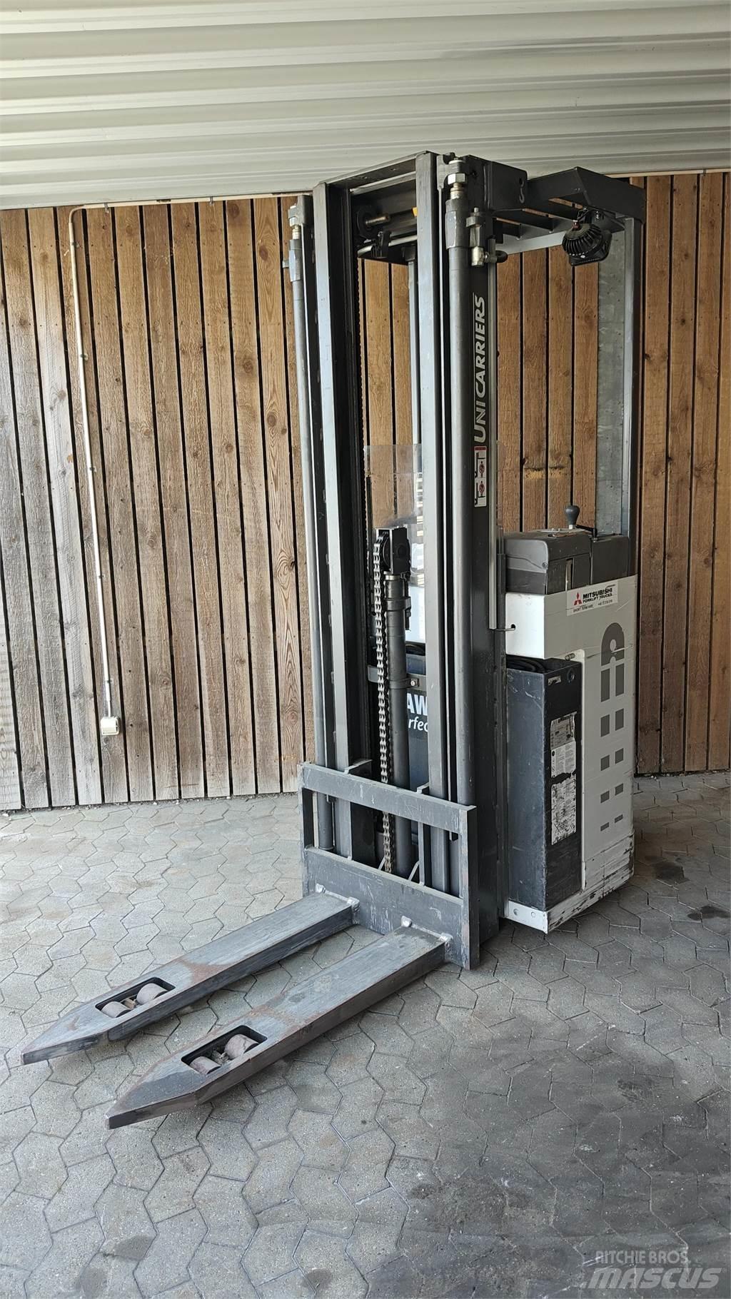 Atlet AJN160 Düsük seviye platformu