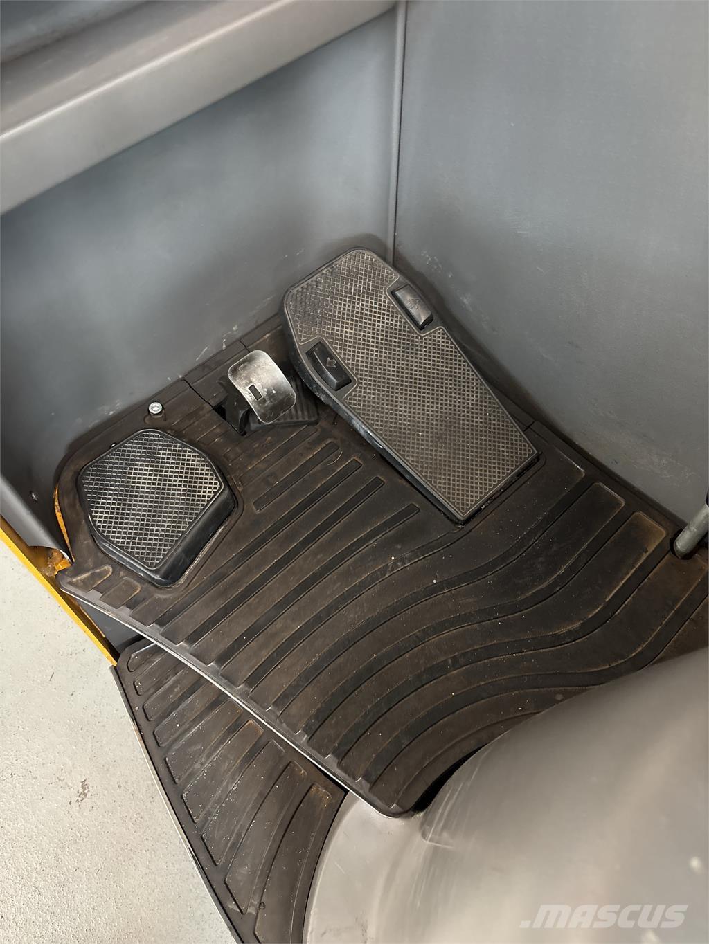 Atlet UMS200 Reach truck - depo içi istif araçları