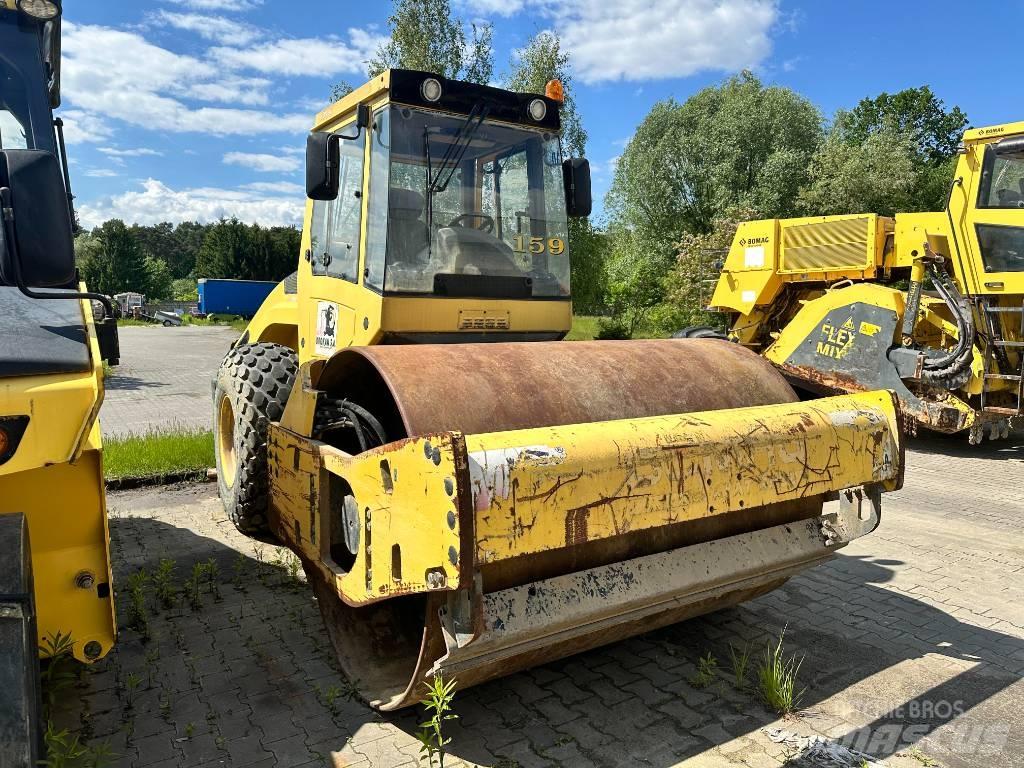 Bomag BW 211 D-4 Tek tamburlu silindirler