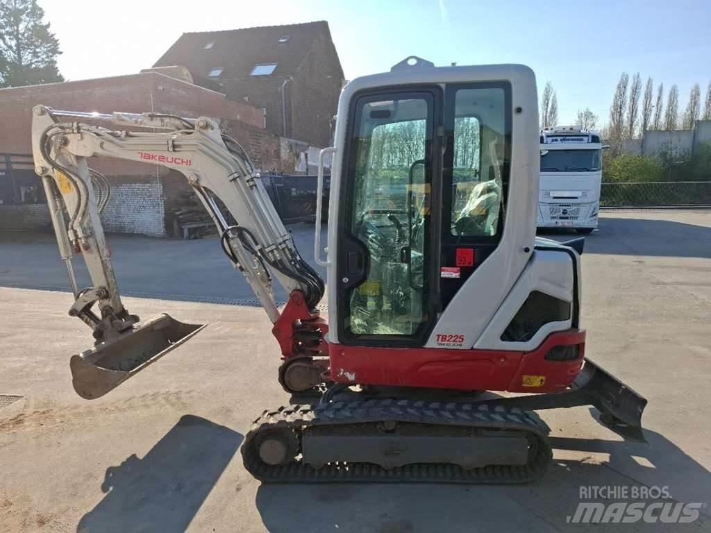 Takeuchi TB225LSA Mini ekskavatörler, 7 tona dek