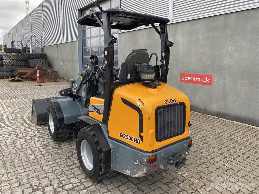 GiANT G2500HD Çok amaçlı yükleyiciler