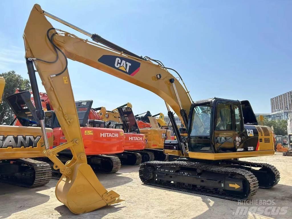 CAT 323 D Paletli ekskavatörler