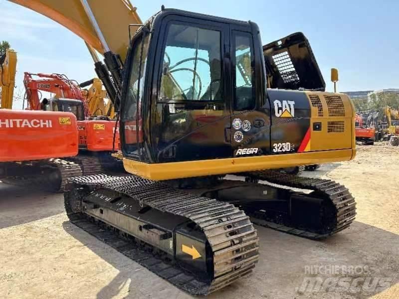 CAT 323 D Paletli ekskavatörler