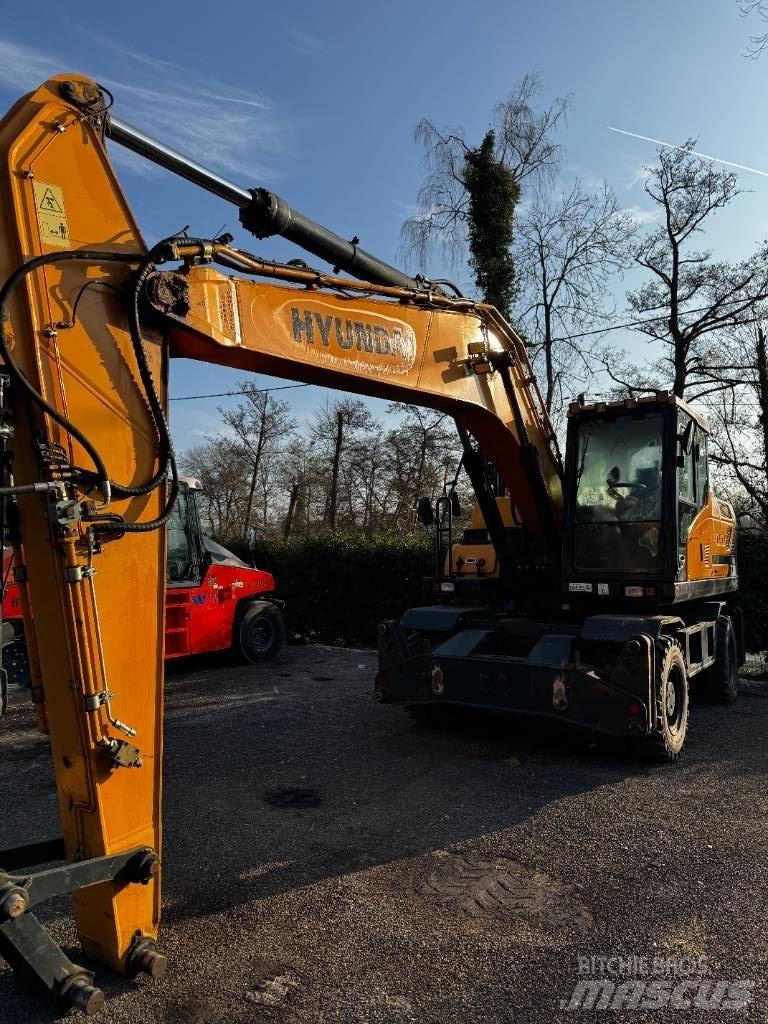Hyundai HW 210 Lastik tekerli ekskavatörler