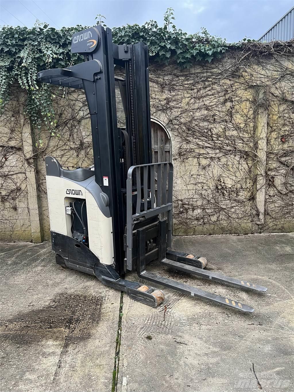 Crown RR 5220-35 Elektrikli forkliftler