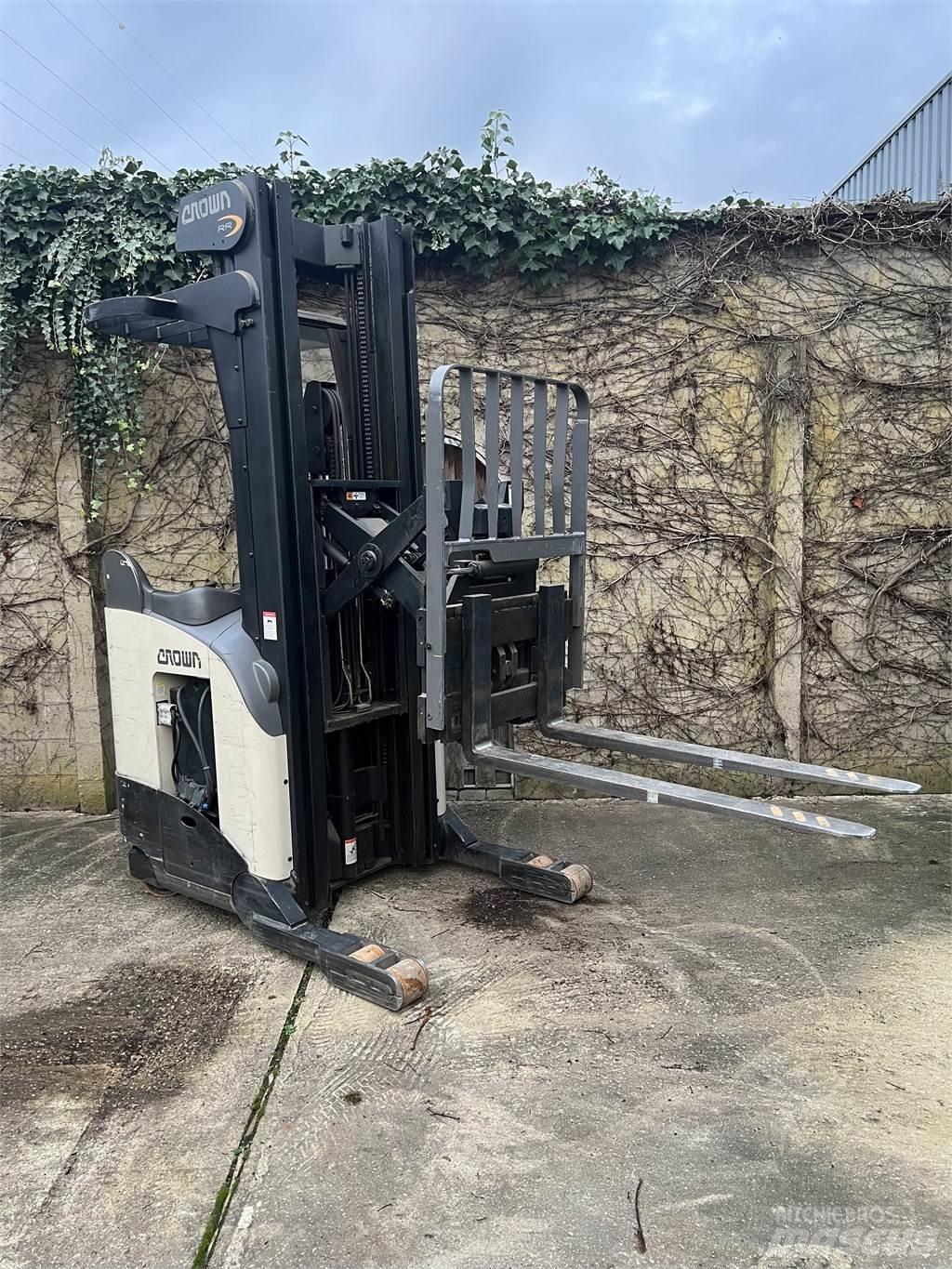 Crown RR 5220-35 Elektrikli forkliftler