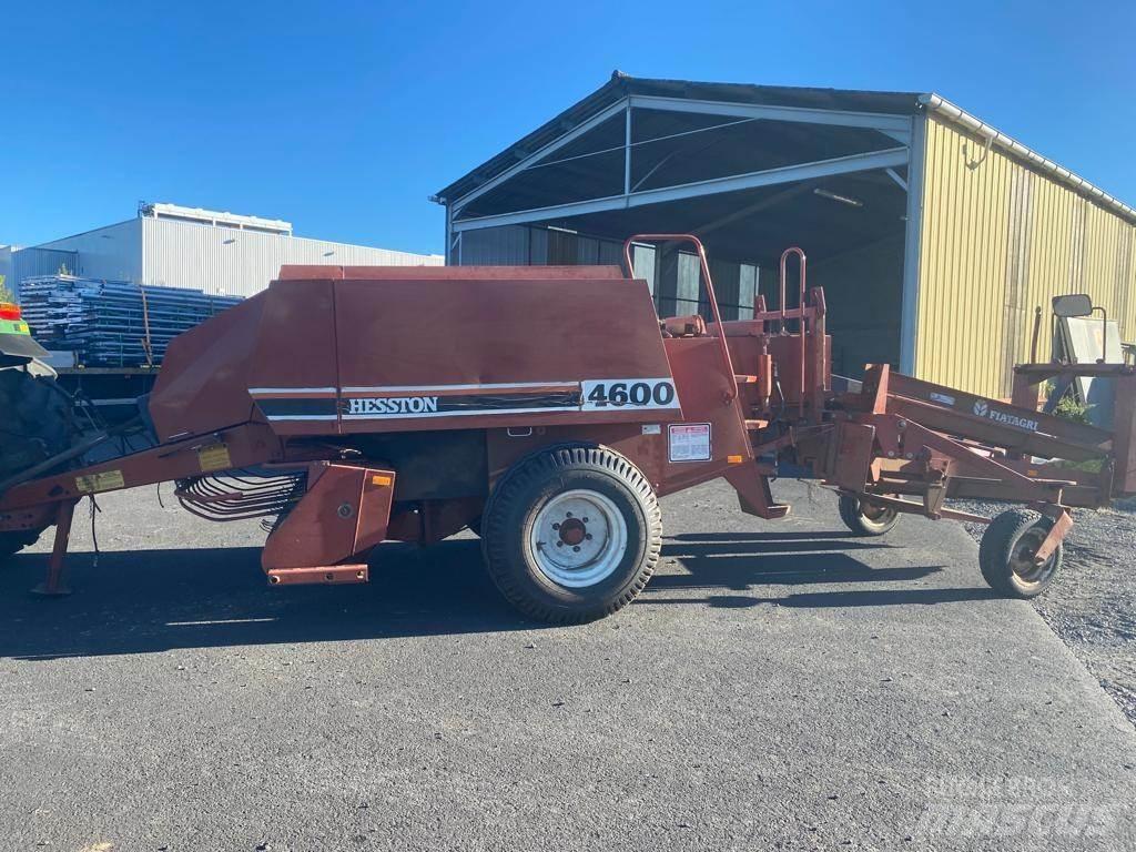 Hesston 4600 Küp balya makinalari