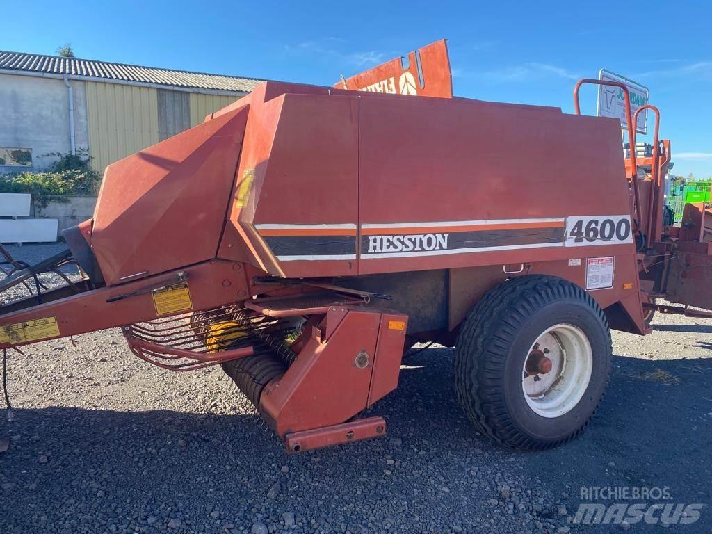 Hesston 4600 Küp balya makinalari