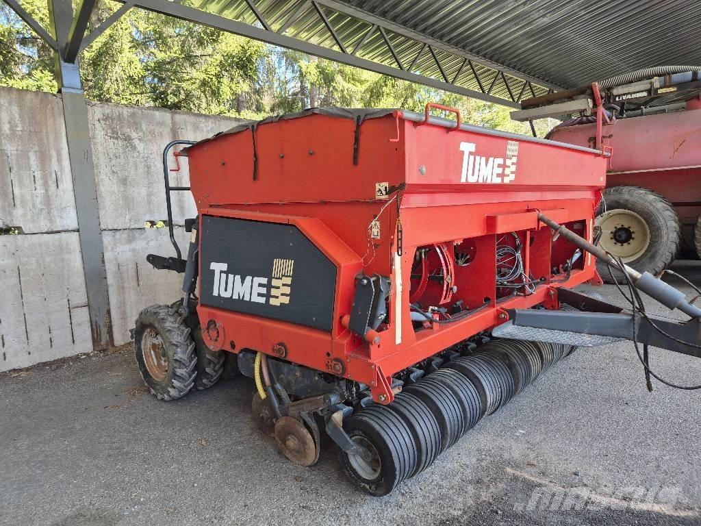 Tume Nova Combi 4000 Sivi gübre ve ilaç tankerleri
