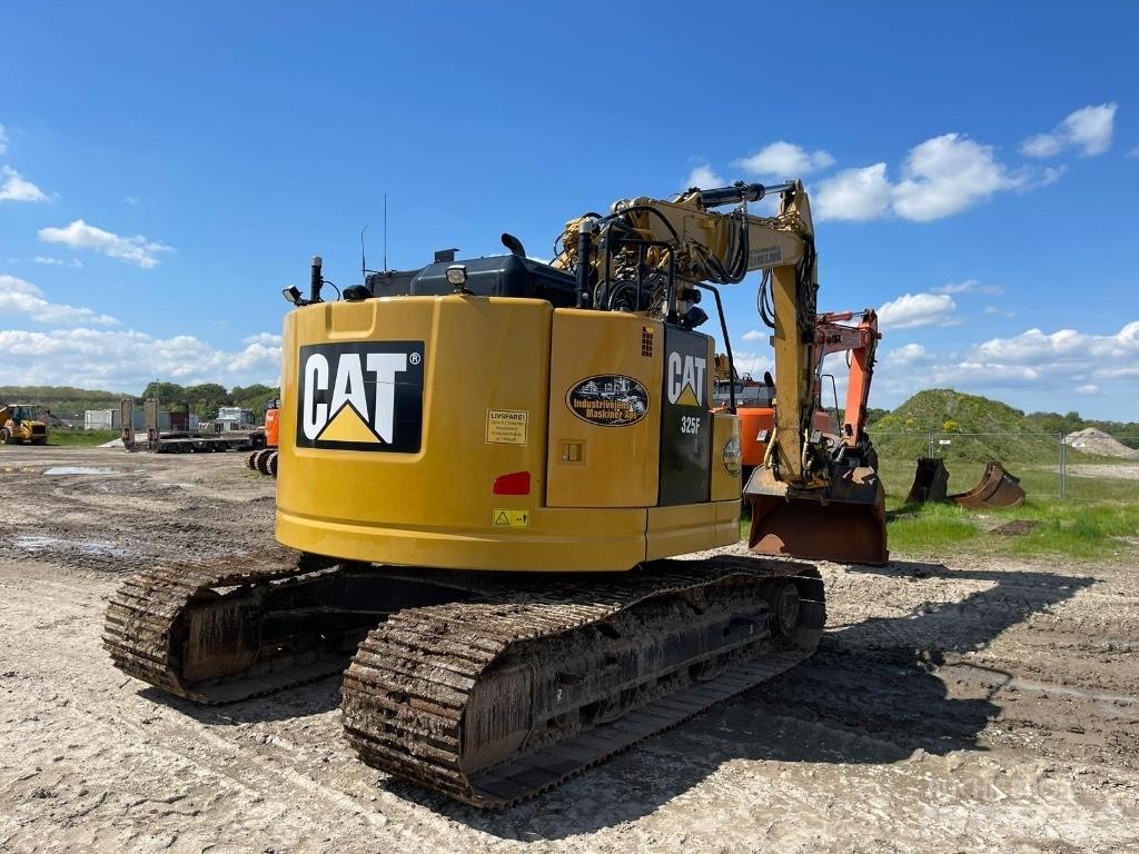 CAT 325 F Paletli ekskavatörler